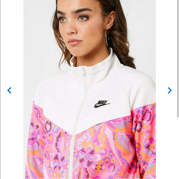 Nike Women's Sportswear Floral Printed Jacket 🧥 - Picture 2 of 9